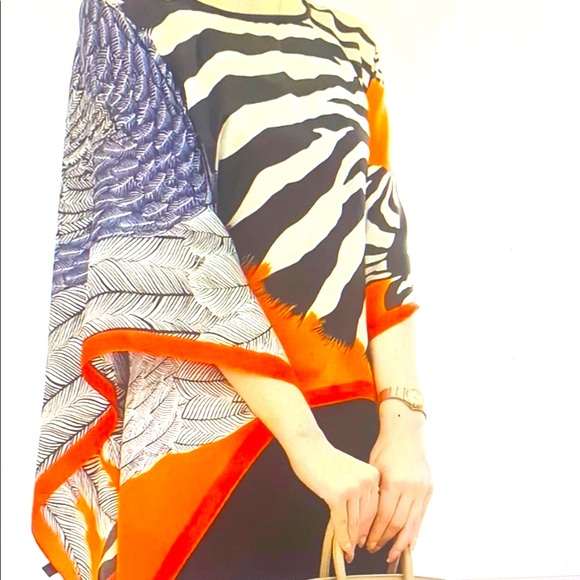 Multicolored Dolman Sleeve Rounded Neckline Asymmetrical Top - Picture 2 of 4